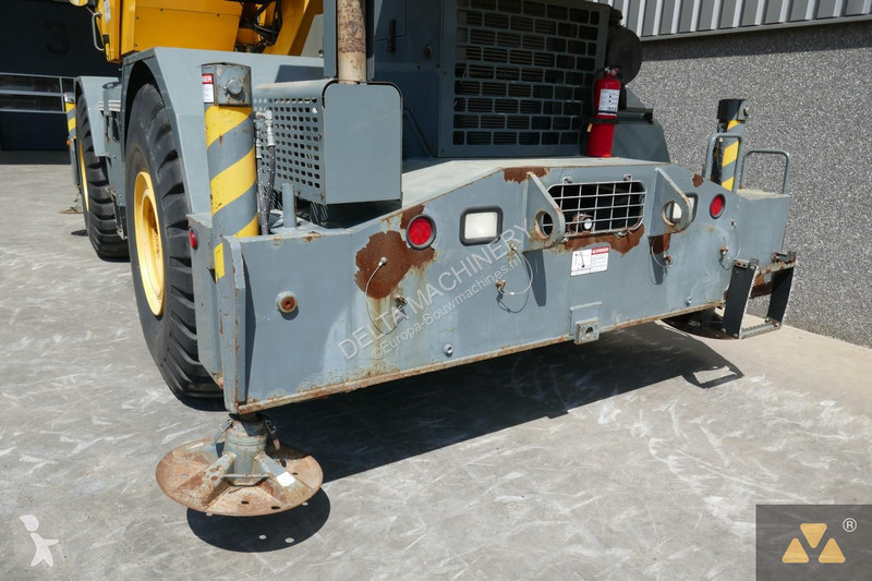 Grua Grove RT700E