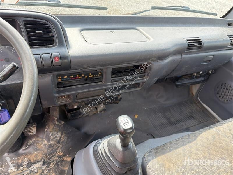 Dźwigi Isuzu 340K2 995 kg on Isuzu NPR77...