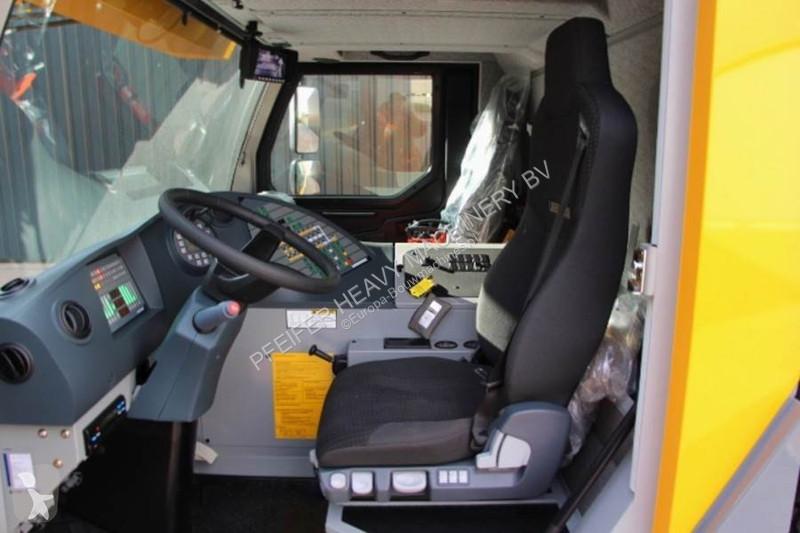 Macara Liebherr 88 Plus Valid Inspection, 45 m...
