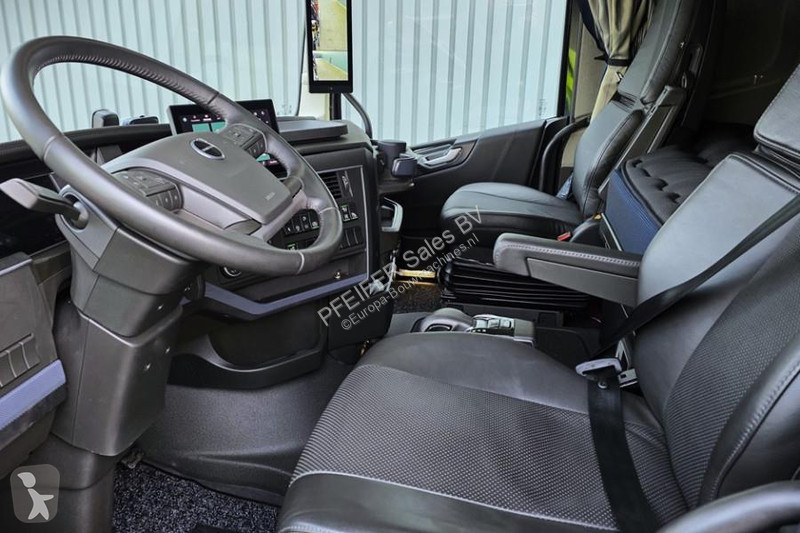 Grue Volvo FH540 8X2 WITH HIAB 140TM CRANE...