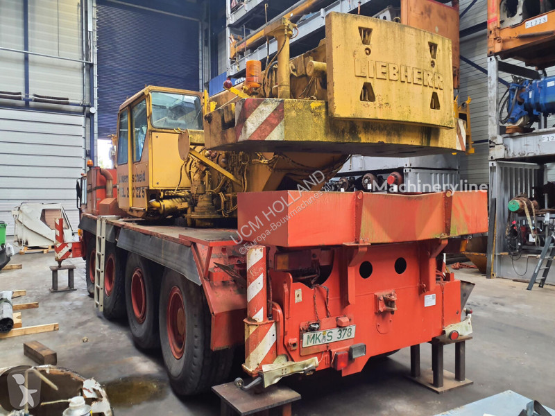 Žeriav Liebherr LTM 1050