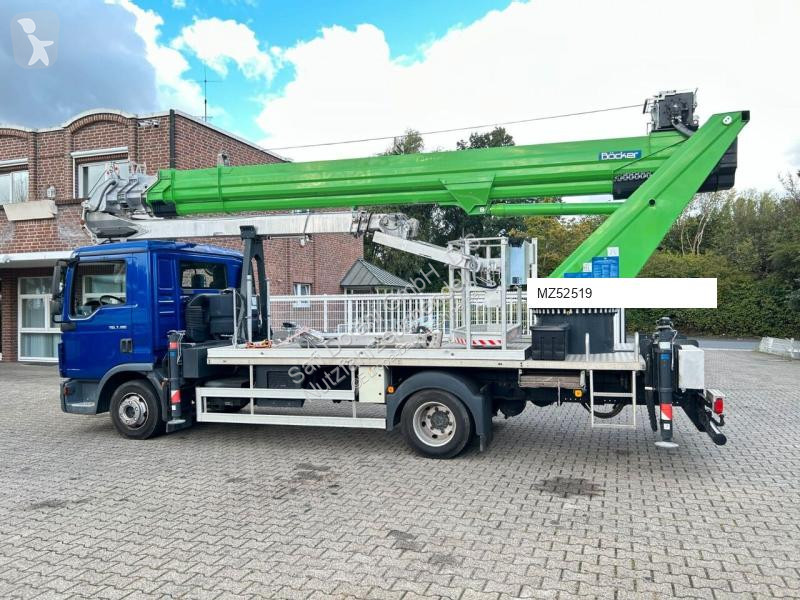 Grue MAN 7.180 mit Böcker Dachdeckerkran bis 37...