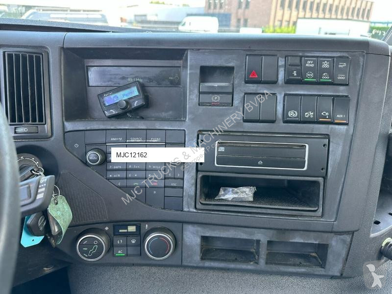 Camion Volvo FMX 330 8x4 TRIDEM + CRANE EFFER...