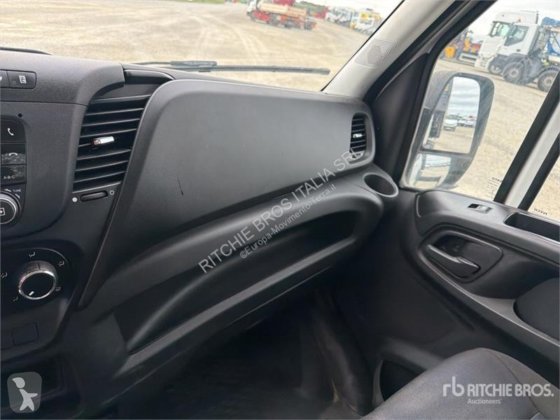 رافعة Iveco Palfinger PK3400 990 kg on  Iveco...