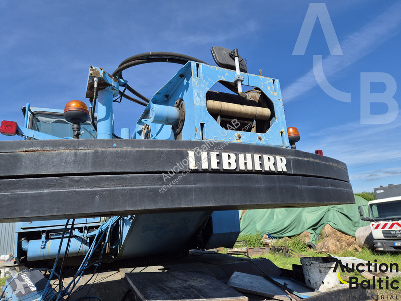 رافعة Liebherr 1025