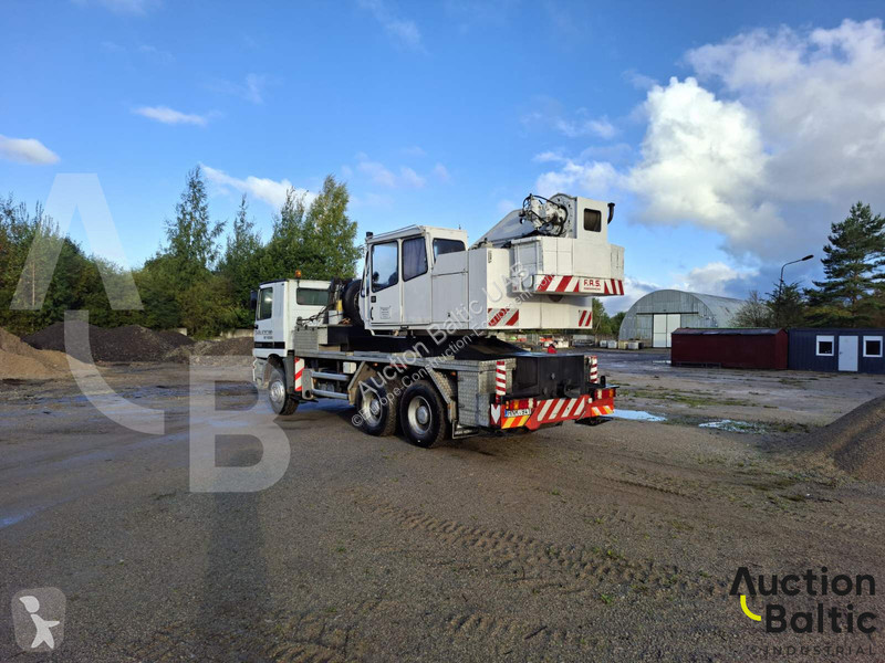 Grue Mercedes Actros 3331
