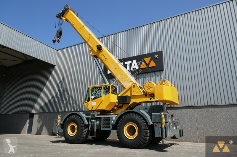 Grua Grove RT700E