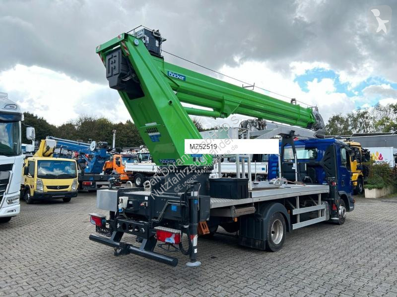 Grue MAN 7.180 mit Böcker Dachdeckerkran bis 37...