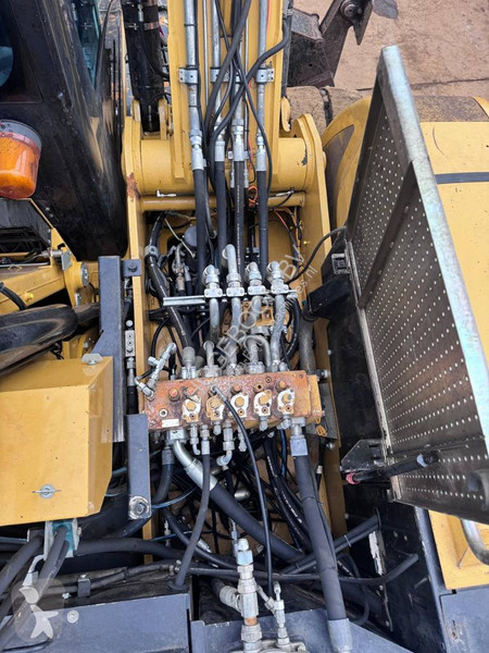 Kran Caterpillar M 322 D MH