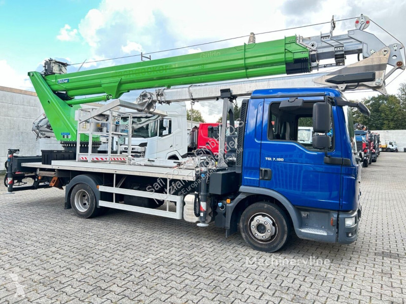 Grue MAN 7.180 mit Böcker Dachdeckerkran bis 37...