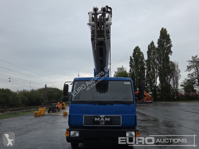 Dźwigi MAN L2000