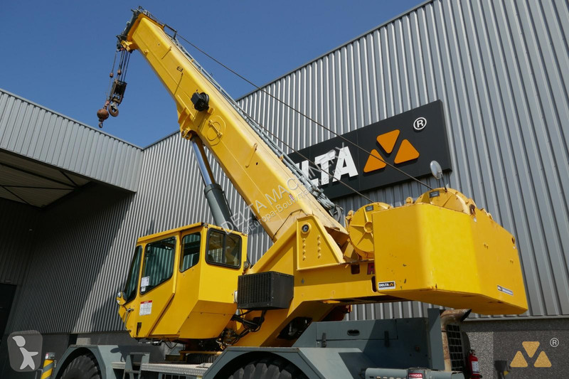 Grua Grove RT700E