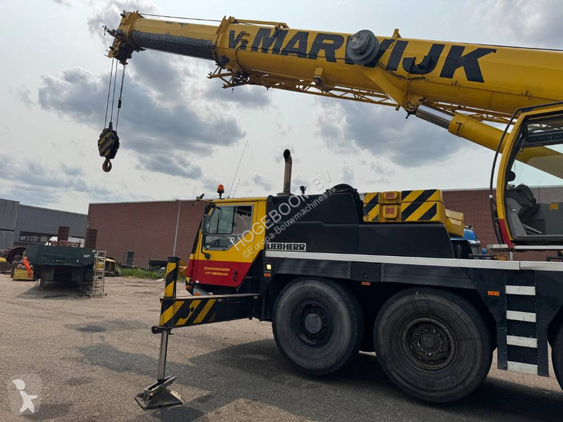 Grua Liebherr 1070-4.1 ( WHIT JIB )