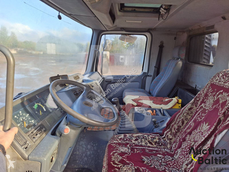 Grue Mercedes Actros 3331