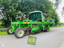 Scavapatate AVR AVR 2 zelfrijdende aardappel rooier ARW 260 / uien lader
