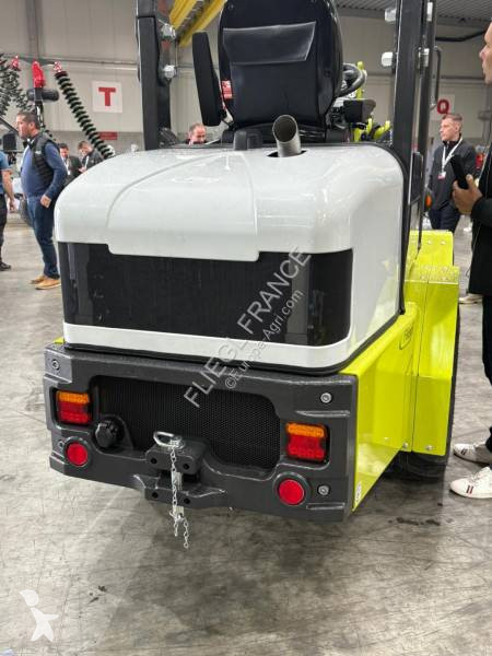 معدات تربية المواشي Fliegl 2527