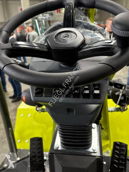 معدات تربية المواشي Fliegl 2527