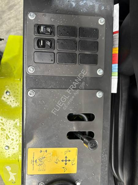 معدات تربية المواشي Fliegl 2527