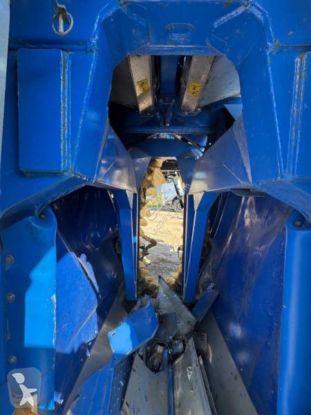 Viti-viniculture New Holland BRAUD 7030L...