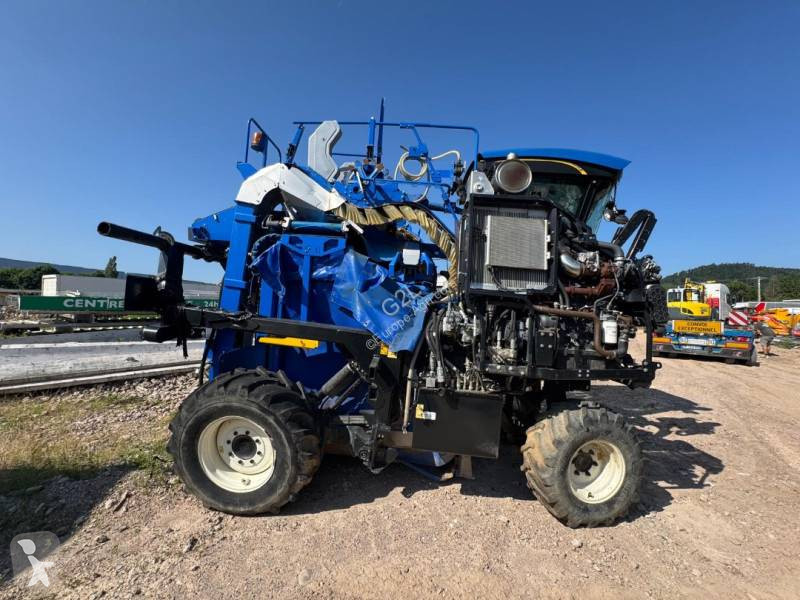 Viti-viniculture New Holland BRAUD 7030L...