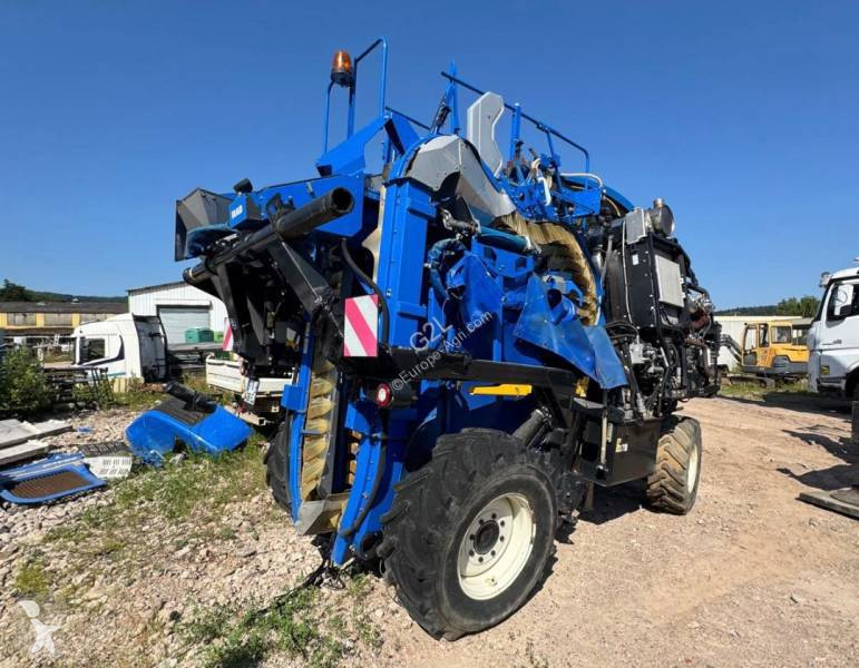 Viti-viniculture New Holland BRAUD 7030L...