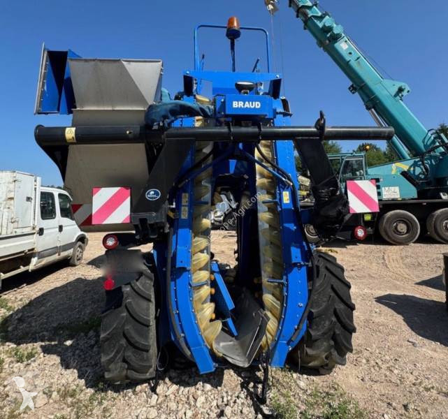Viti-viniculture New Holland BRAUD 7030L...