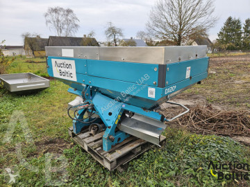 Sulky DX 20+ spraying