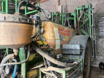 Pulvérisateur traîné Amazone