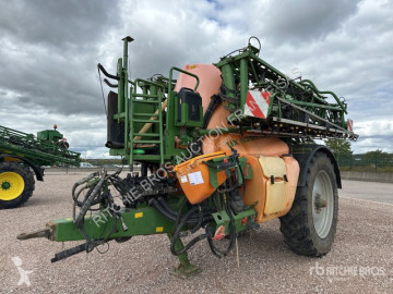 Pulverizator tractat Amazone