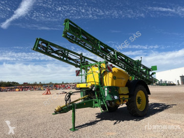 Tažený rozprašovač John Deere