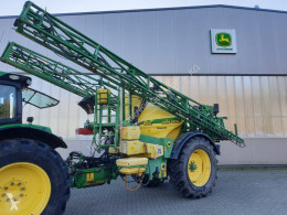 Pulvérisateur traîné John Deere 832