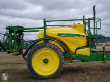 Polverizzatore trainato John Deere 824
