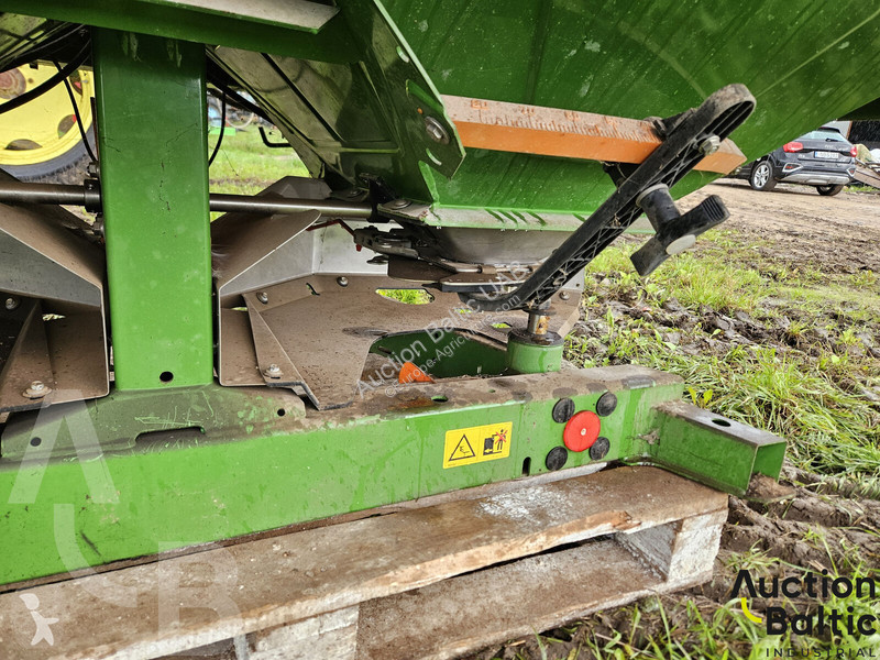 Amazone ZA-M 1001 spraying