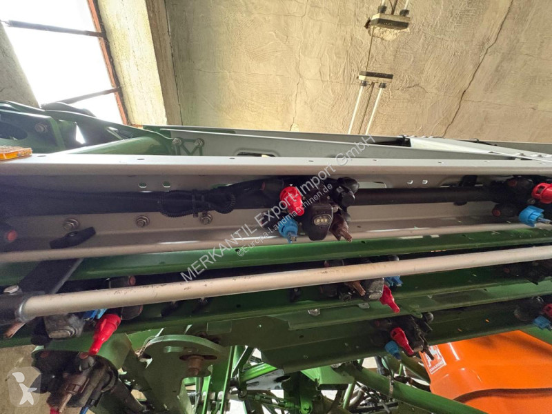 Amazone  UX11201 Super 36m spraying
