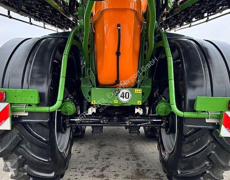 Amazone  UX11200 36m spraying
