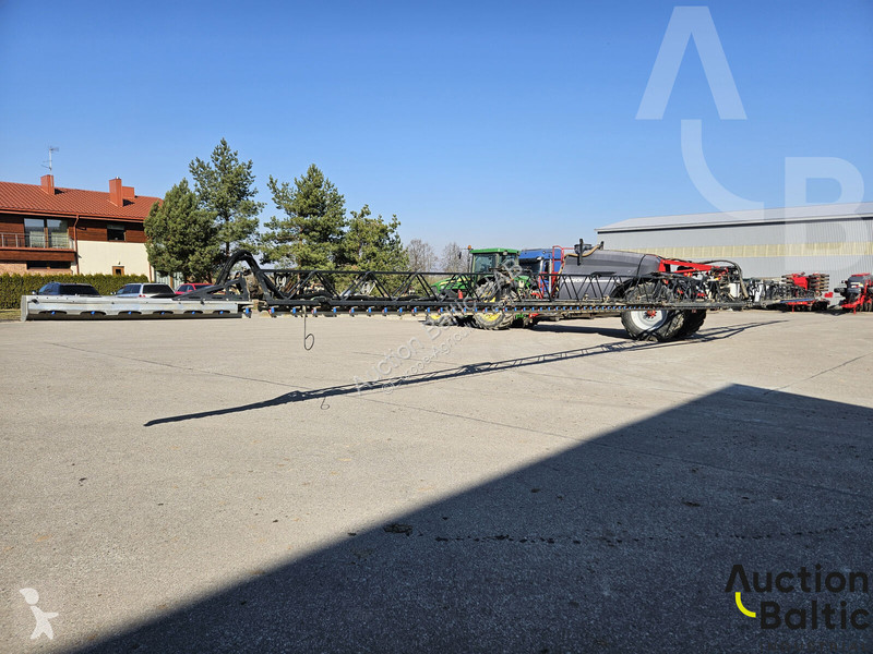Horsch Leeb 8 GS spraying