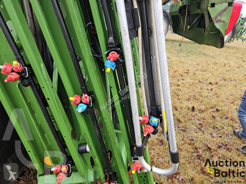 Amazone UG 3000 spraying