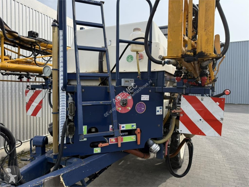 Veldspuit getrokken 30 meter spraying