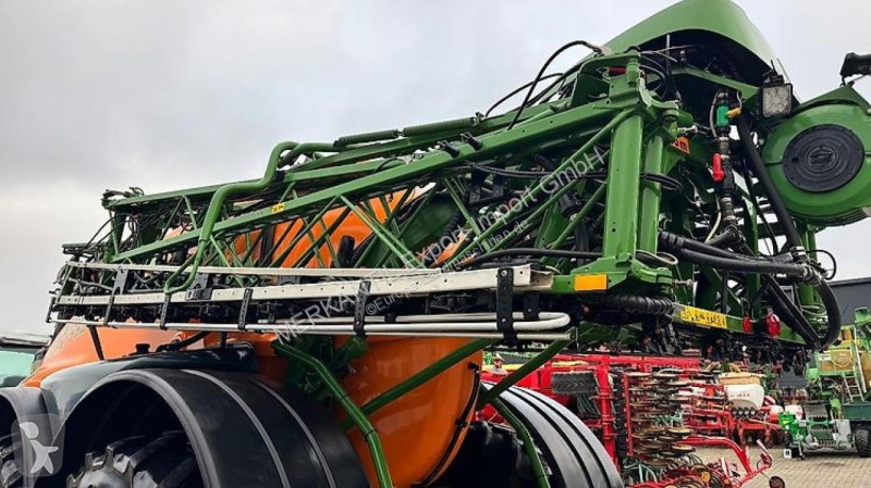 Amazone  UX11200 36m spraying