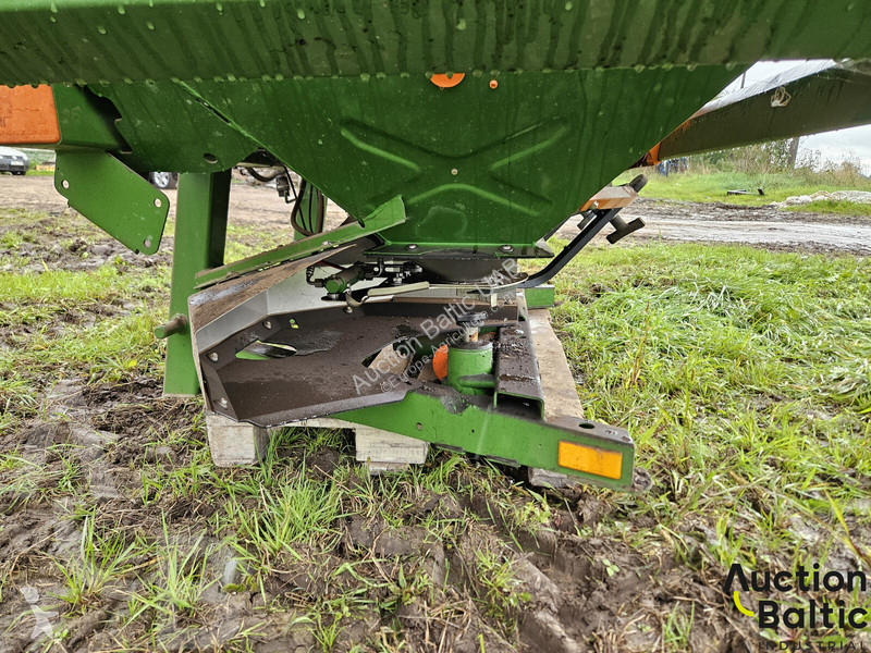Amazone ZA-M 1001 spraying