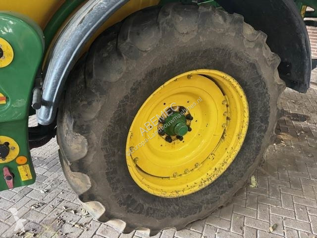 Pulvérisation John Deere 832