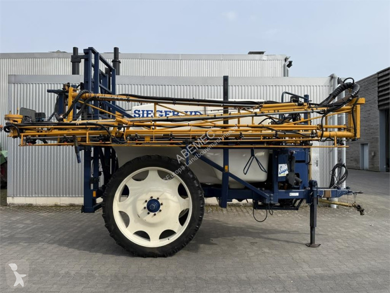 Veldspuit getrokken 30 meter spraying