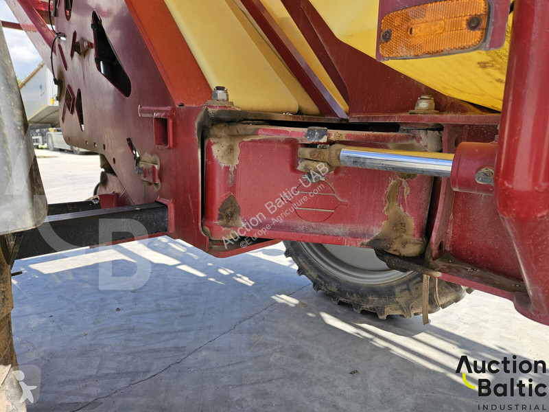 Hardi Commander 4500 spraying