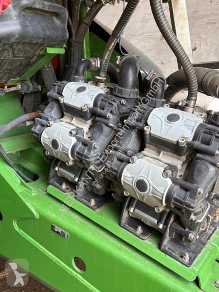 Amazone  UX11201 Super 36m spraying