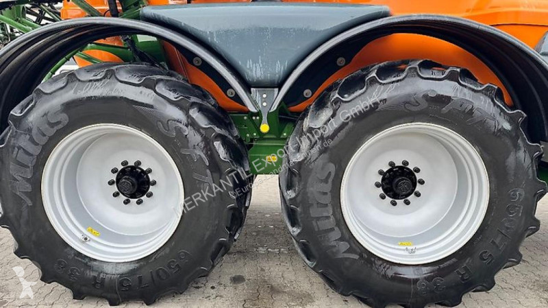 Amazone  UX11200 36m spraying