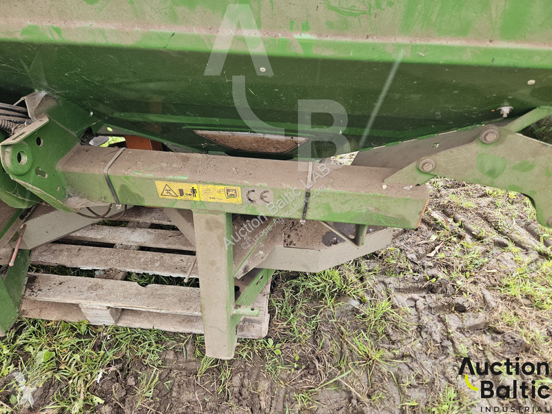 Amazone ZA-M 1001 spraying