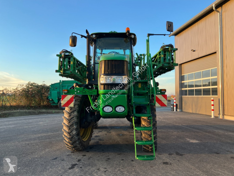 John Deere  5430i spraying