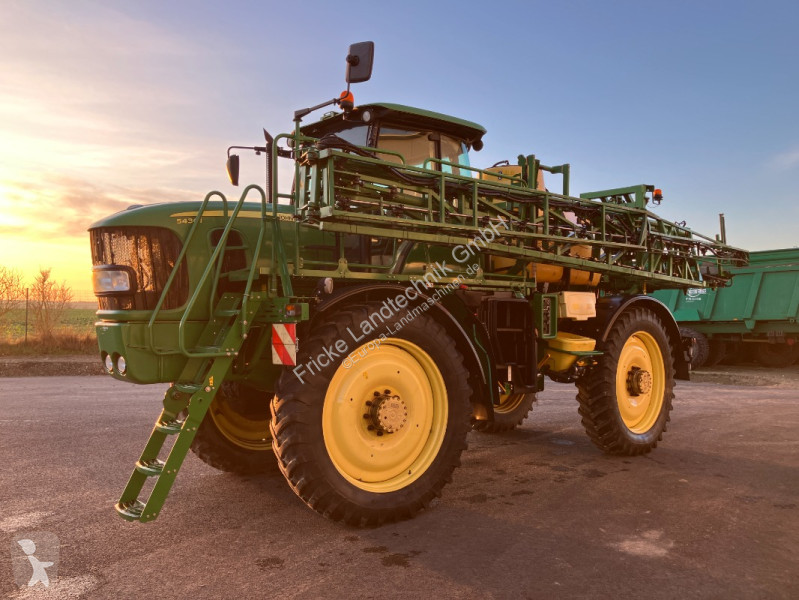 John Deere  5430i spraying