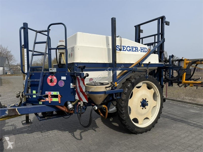 Veldspuit getrokken 30 meter spraying