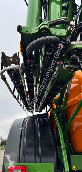 Amazone  UX11200 36m spraying
